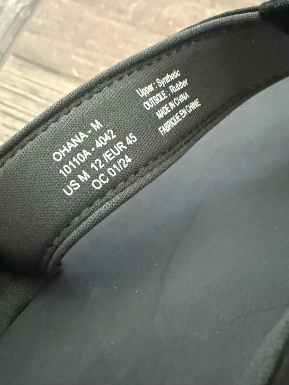 OLUKAI Men’s Ohana sandals size 12